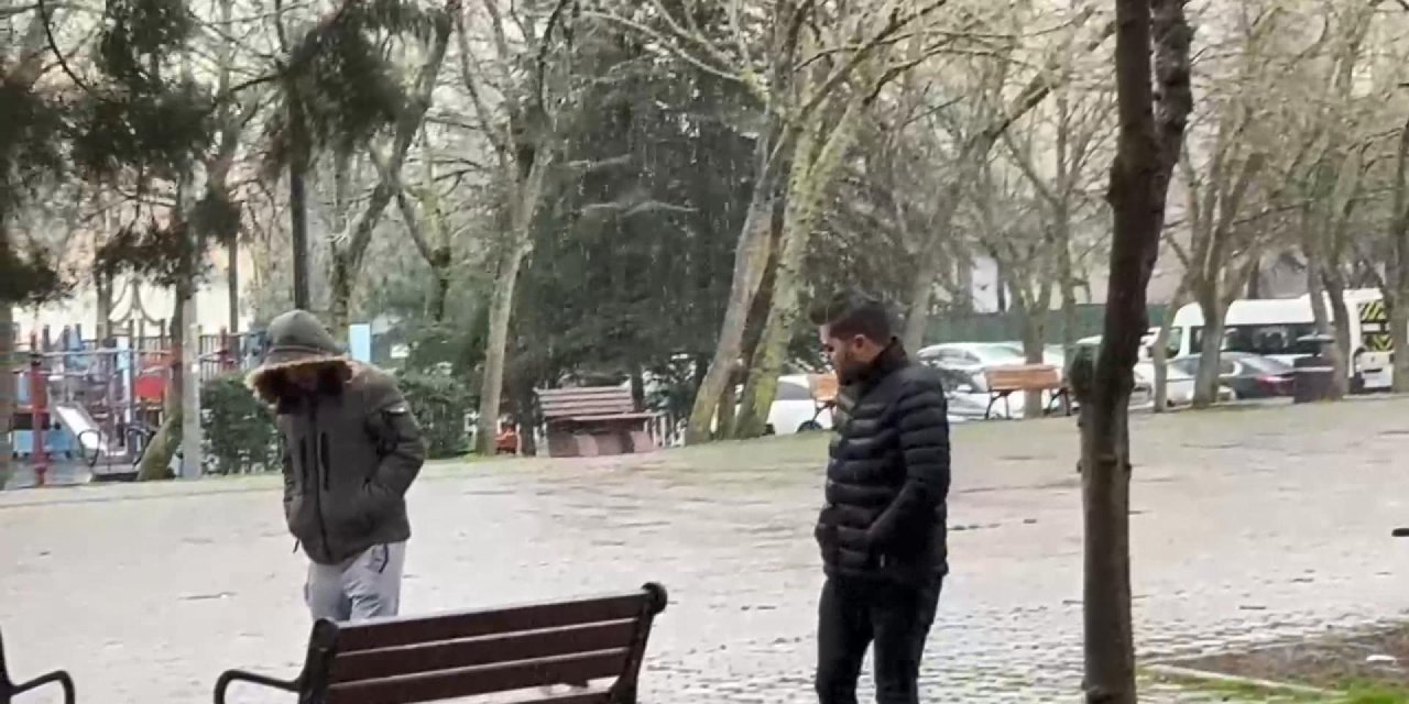 Beylikdüzü'nde Kar Yağışı Etkili Oluyor