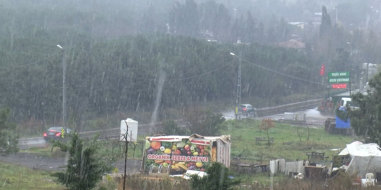 Anadolu Yakası'nda Kar Yağışı Başladı (Aydos Ormanı)