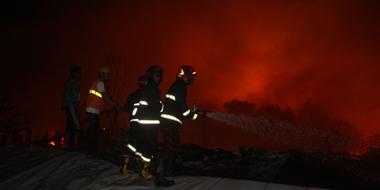 Bangladeş’teki Mülteci Kampında Yangın: 7 Bine Yakın Kişi Evsiz Kaldı