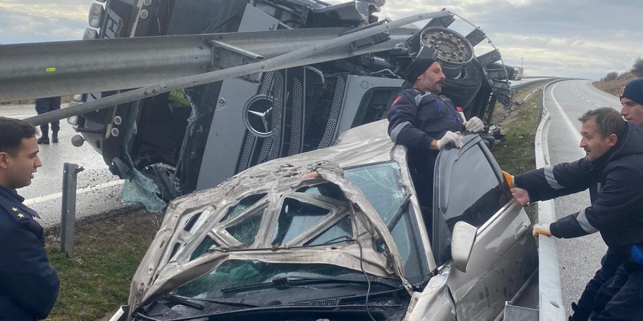 Kırıkkale'de Tır İle Otomobil Çarpıştı: 3 Yaralı