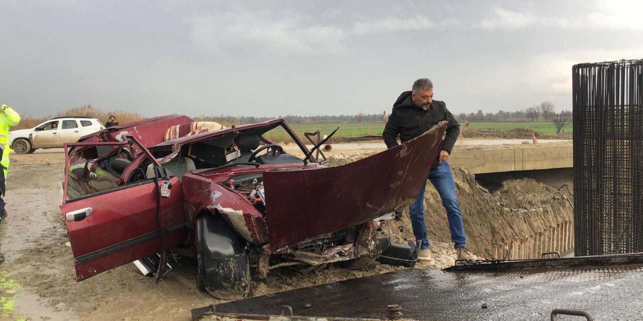 Otomobil, Otoyol İnşaatı Viyadük Temeline Uçtu; 3 Ölü
