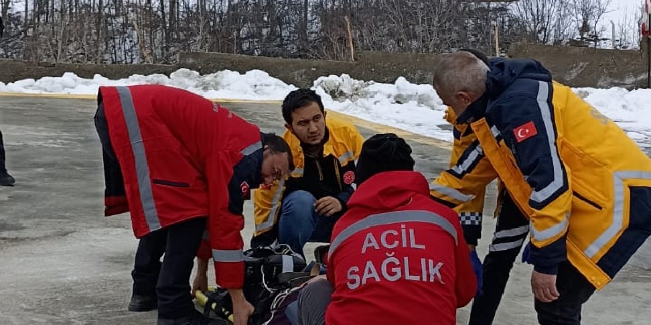72 Yaşındaki Hasta, Bahçesaray'dan Ambulans Helikopterle Van'a Sevk Edildi