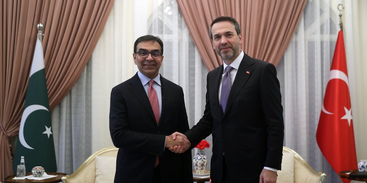 Bakan Bayraktar, Pakistanlı Mevkidaşı Ali İle Görüştü