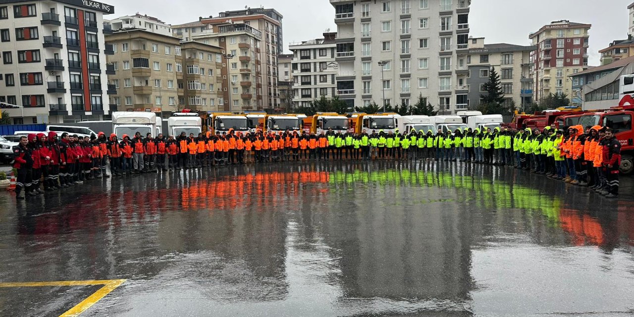 Ümraniye'de Ekiplerin 24 Saat Kar Mesaisi