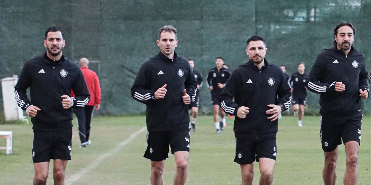 Altay'da Futbolcular Yine İdmana Çıkmıyor