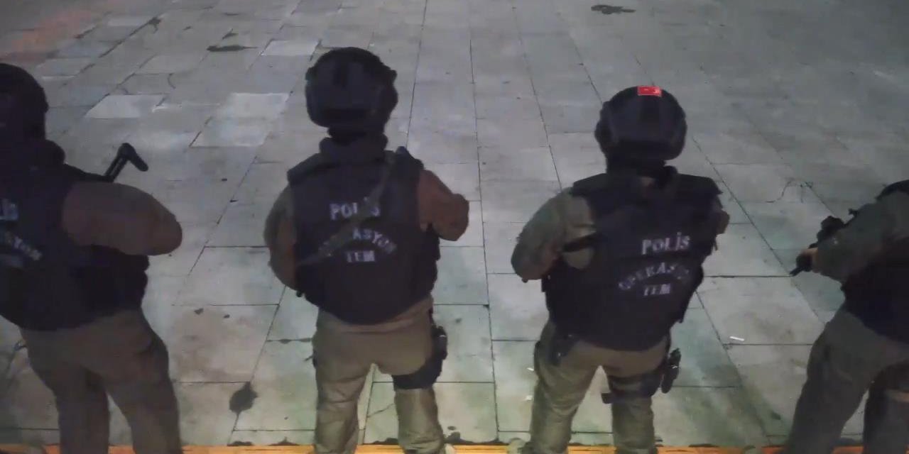 (Ek Fotoğraflarla) İstanbul'da Terör Operasyonu: 4 Şüpheli Yakalandı