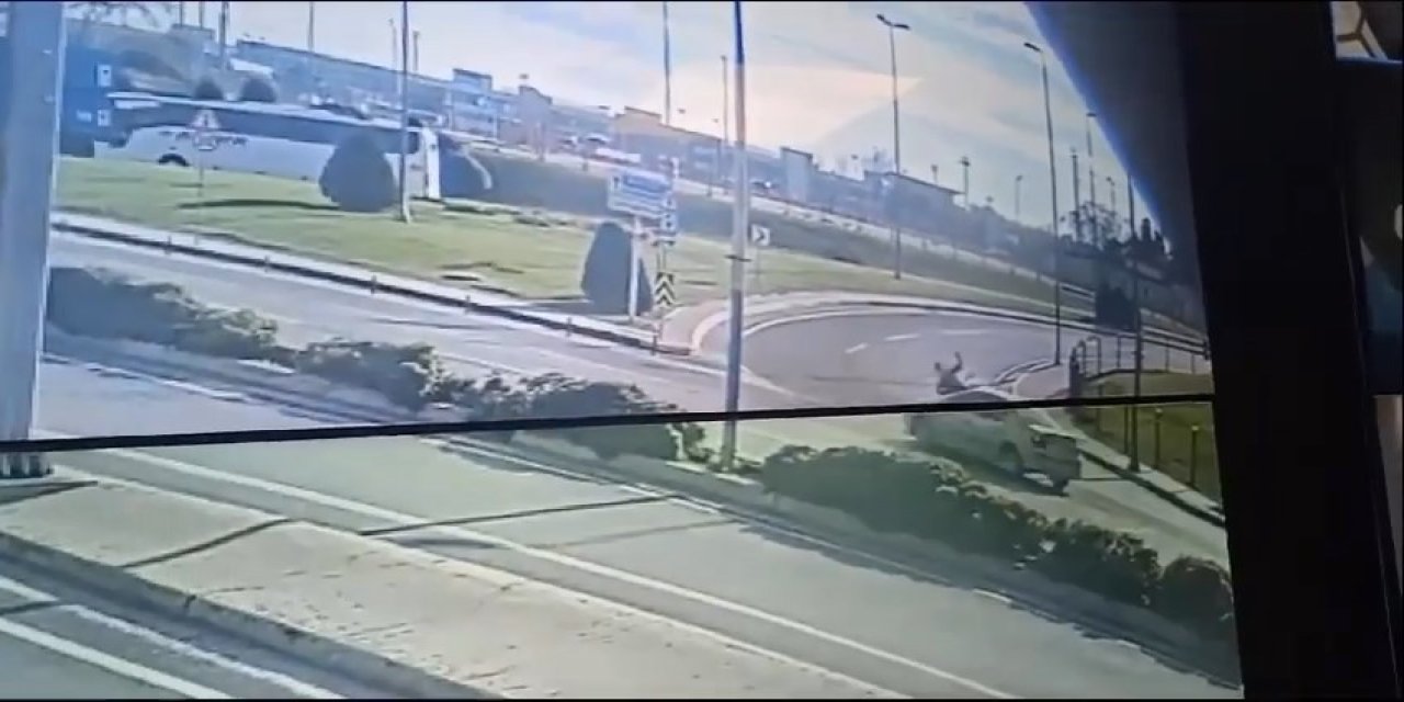 Bakırköy'de Şerit Değiştirmek İsterken Trafik Polisine Çarptı