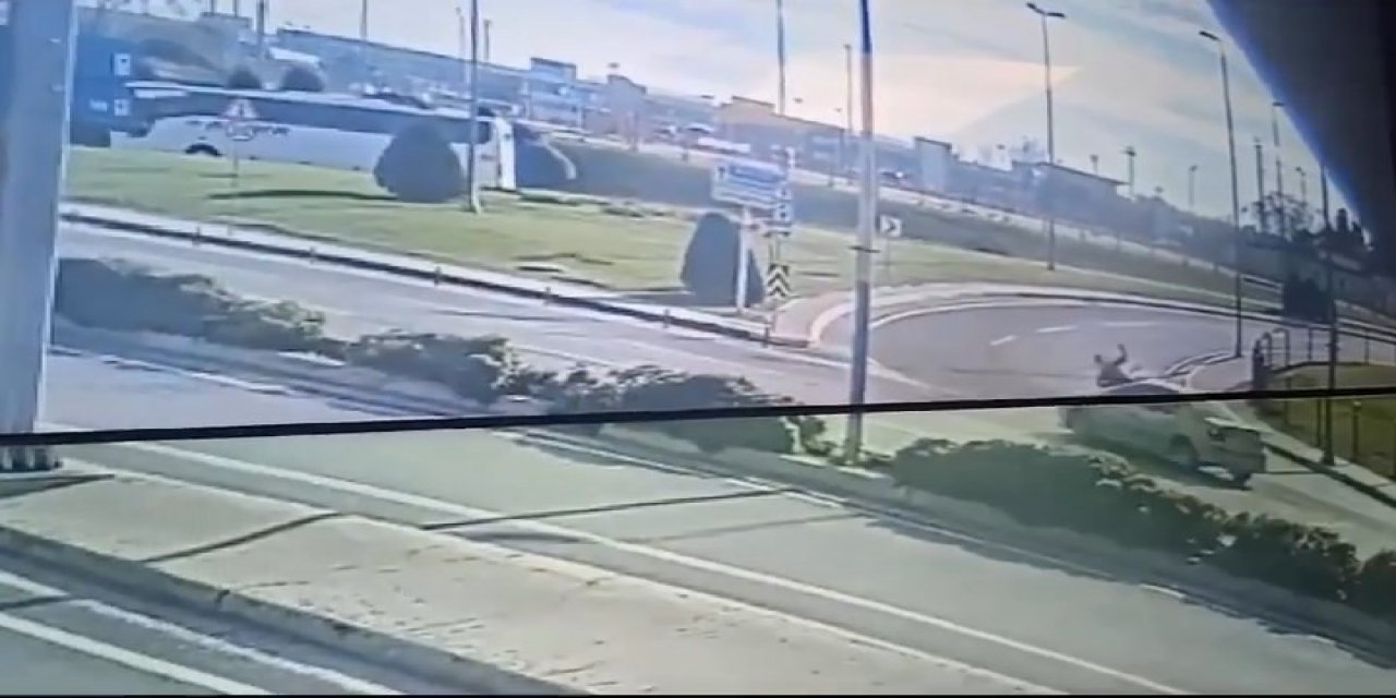 Bakırköy'de Şerit Değiştirmek İsterken Trafik Polisine Çarptı