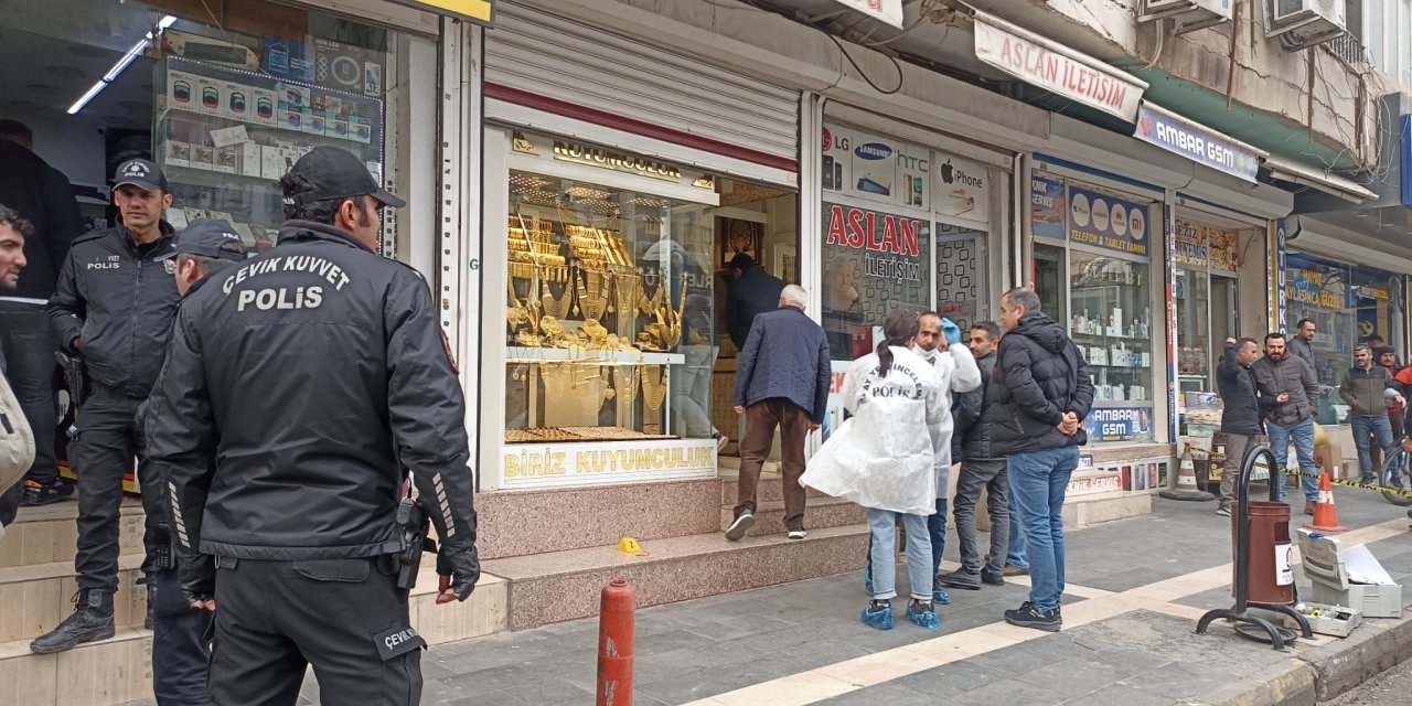 Mardin'de Kar Maskeli Soyguncular, Kuyumcuyu Vurdu