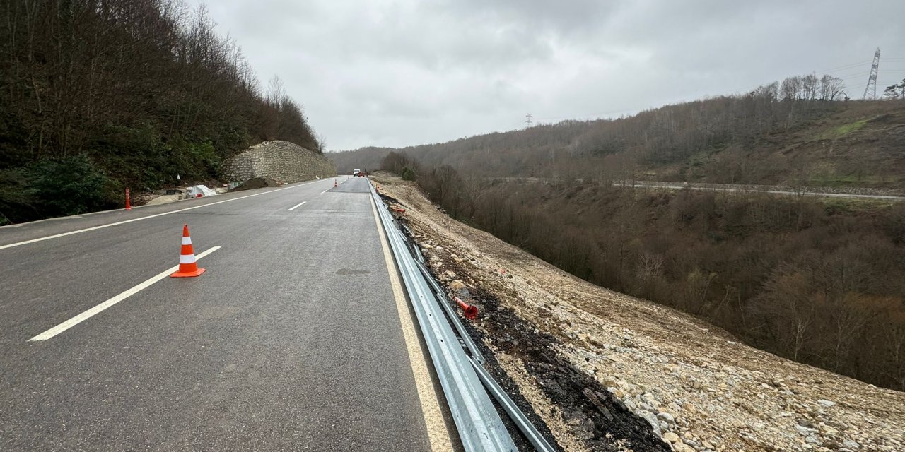 Heyelan Sonrası Kapanan Yol, 1 Ay Sonra Ulaşıma Açıldı