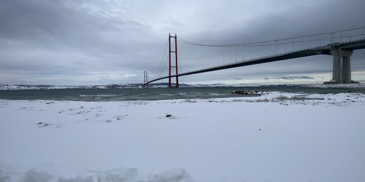 Çanakkale'de Kar Yağışı Ve Fırtına; Boğaz Transit Gemi Geçişlerine Kapatıldı (3)