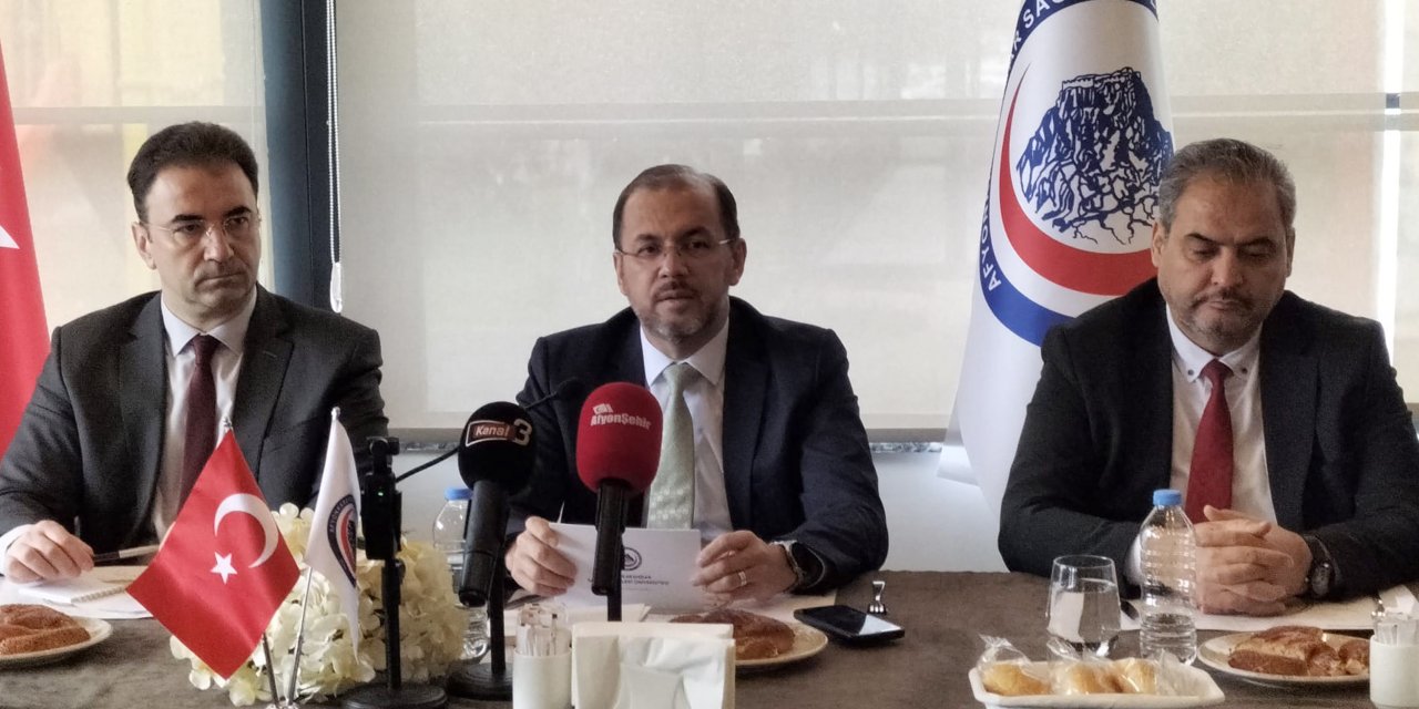 Rektörden Fakültedeki Yoğunluğa Açıklama: Ben de Randevu Alamıyorum, Torpil Yaptırıyorum