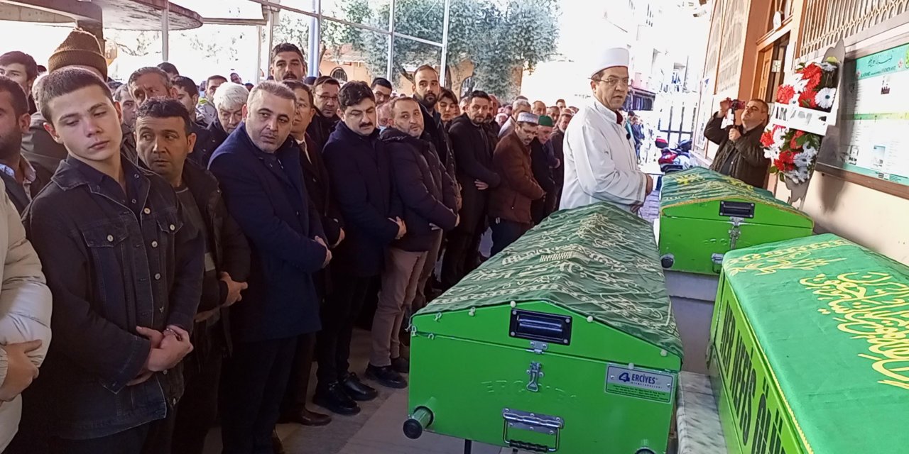 Viyadük Temeline Uçan Otomobilde Ölen 3 Arkadaş, Toprağa Verildi