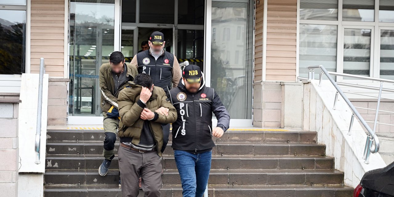 'adam'lı Aramada Tır'ın Dorsesinde 60 Kilo Skunk Ele Geçirildi