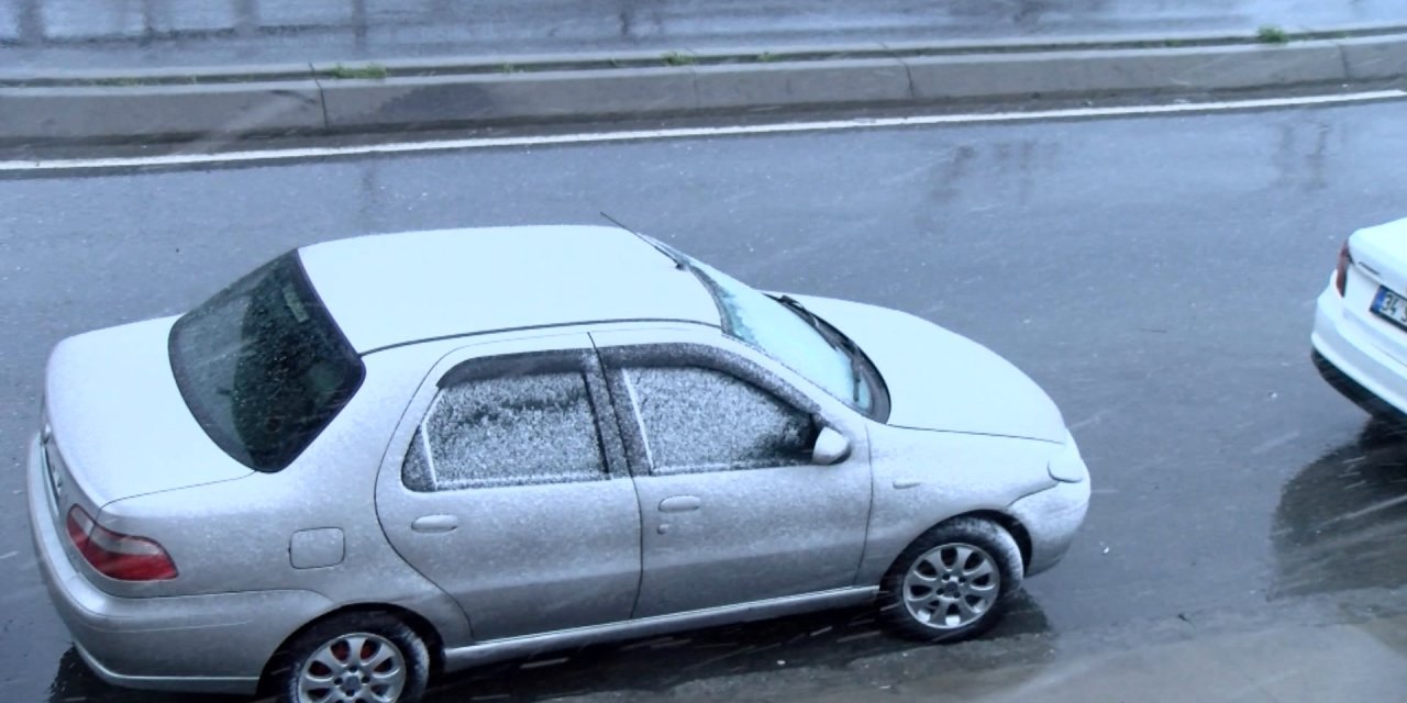 Sultangazi'de Kar Yağışı Etkili Oldu