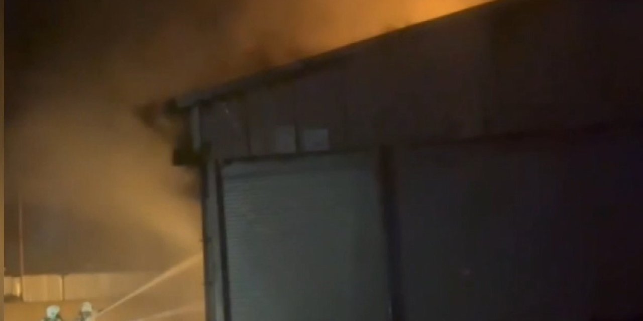 Eyüpsultan'da Sebze Deposunda Yangın