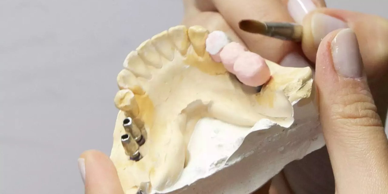 “Bilgisayar Başında Uzun Çalışma, Diş Sıkmaya Yol Açıyor”