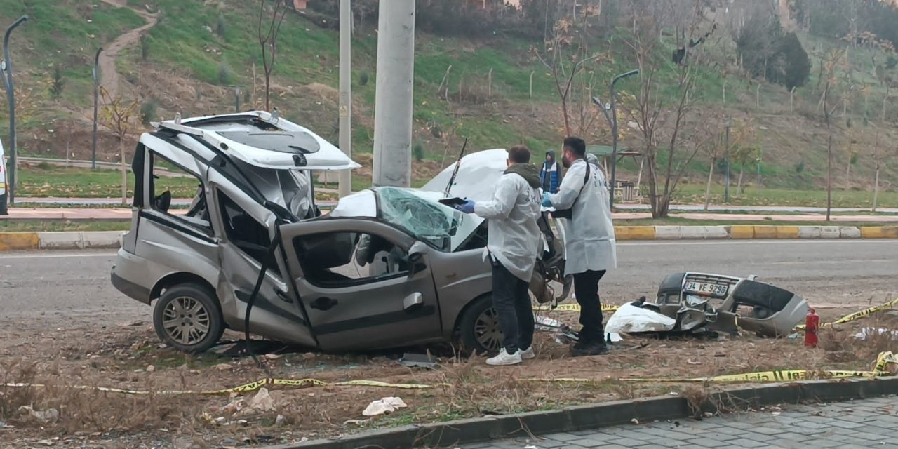 Beton Direğe Çarpan Hafif Ticari Aracın Sürücüsü Öldü