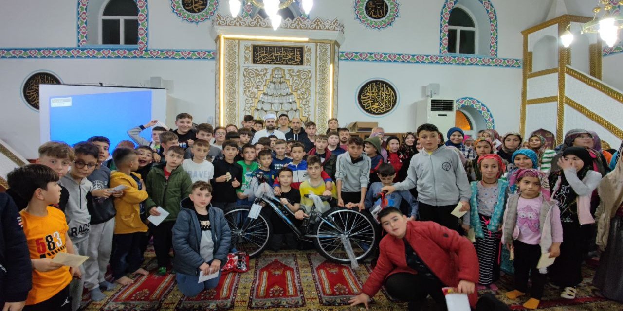 Çorum'da ramazanda en az 20 teravih namazına giden 310 çocuk ödüllendirildi