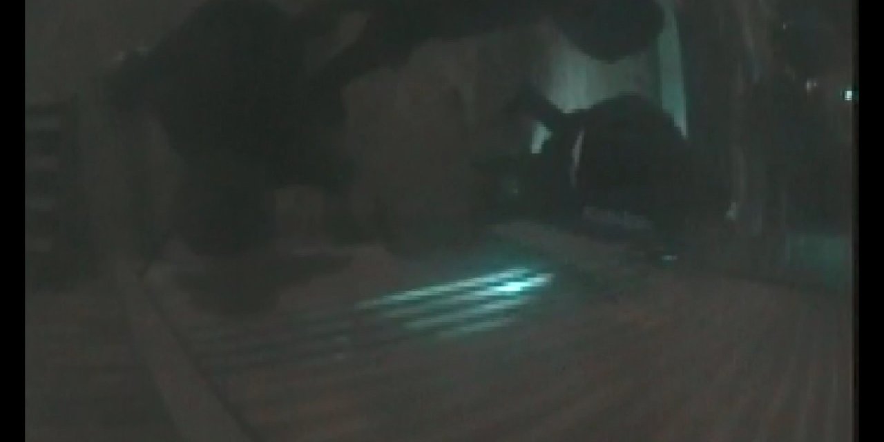 Beylikdüzü'nde Kuyumcudan 4 Dakikada Yaklaşık Bir Buçuk Kilogram Altın Çalan Şüpheliler Kamerada