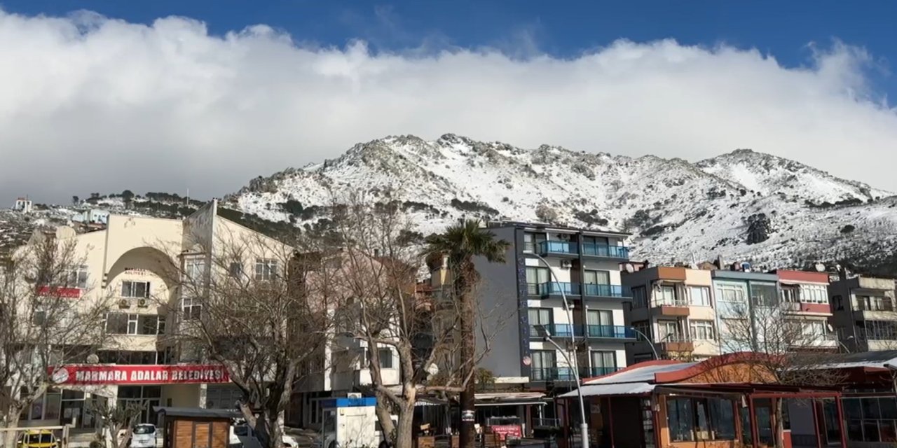 Türkiye'nin Tek Ada İlçesi Marmara'da Fırtına Ve Kar; Adaya 2 Gün Ulaşım Sağlanamadı