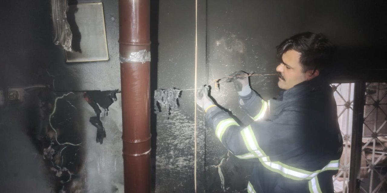 Mardin'de Tek Katlı Müstakil Ev, Çıkan Yangında Kullanılmaz Hale Geldi