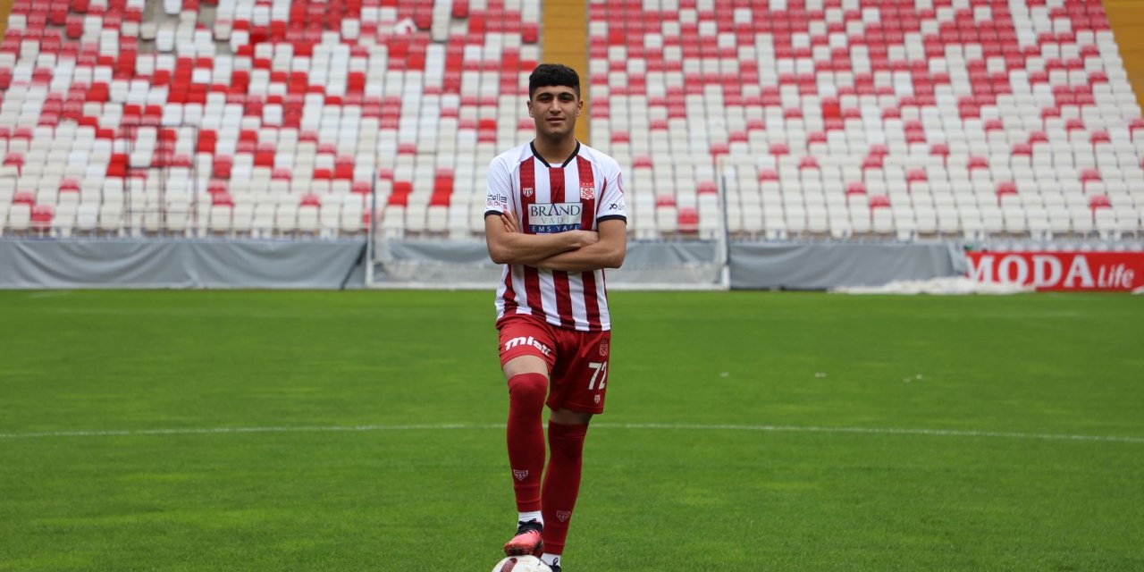 Yunus Emre Konak, Resmen Brentford'ta