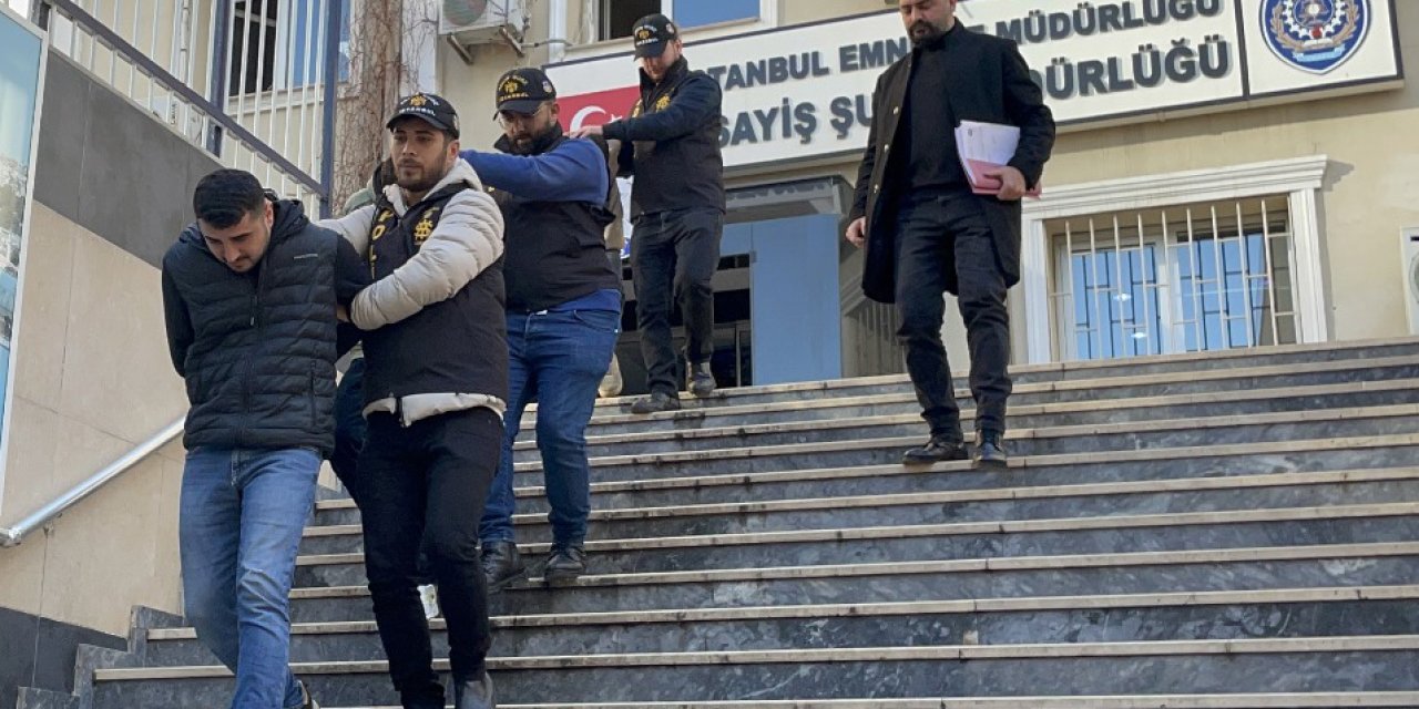 Fatih'te Kargo Şirketine Kasklı Soygun Kamerada