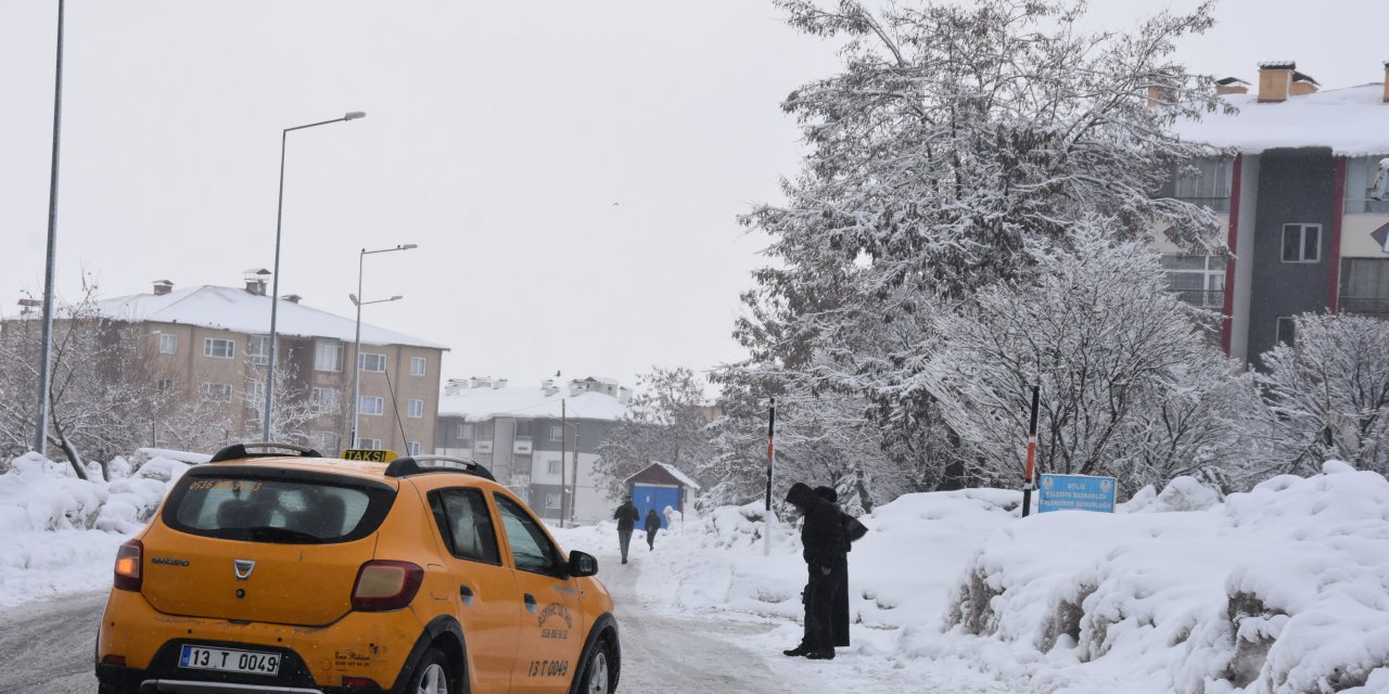 Bitlis'te 34 Köy Yolu Kardan Kapandı