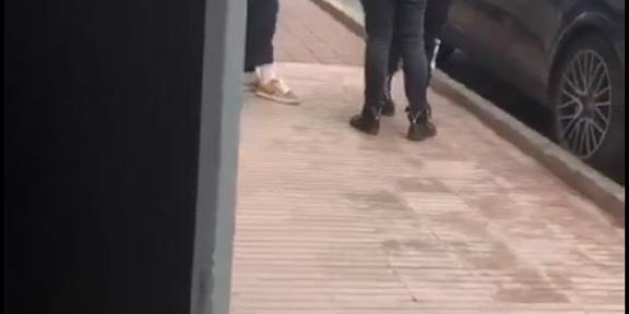 Fatih'te Değnekçilere Gözaltı; 250 Lira Veren Turistlere Polisten Uyarı