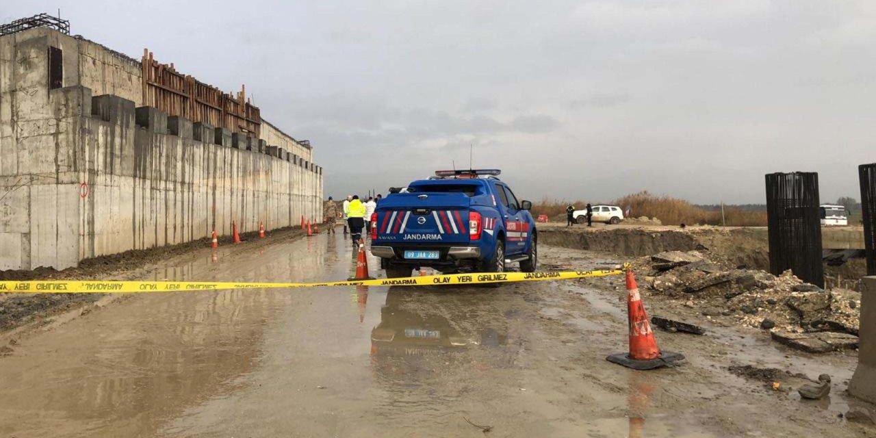 Viyadük Temeline Uçan Otomobilde 3 Arkadaşın Ölümünde İhmale 2 Tutuklama