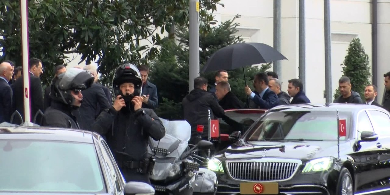 Cumhurbaşkanı Erdoğan, Ak Parti İstanbul İl Başkanlığı'nda