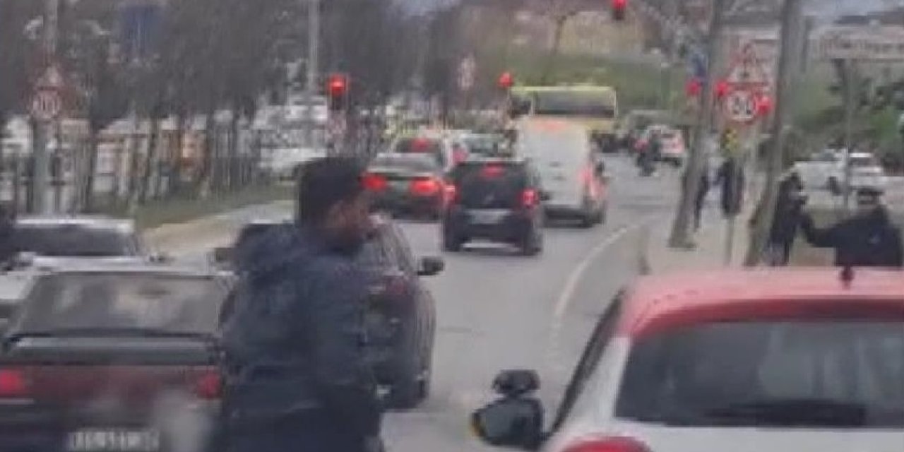 Sultangazi'de Sürücü Adayı Ve Eğitmeni Korku Dolu Anlar Yaşadı