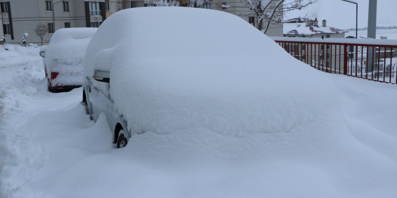 Hakkari'de, 263 Yerleşim Yerinin Yolu Kardan Kapandı