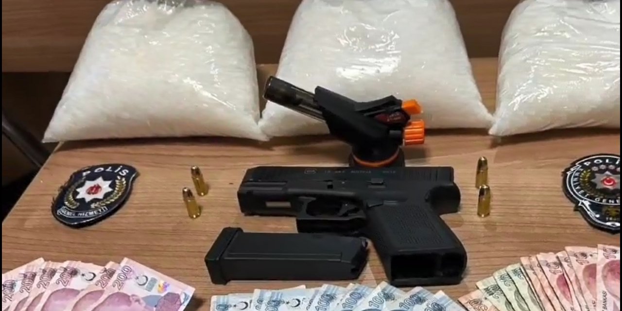 Maltepe'de Polisten Kaçan Kadının Çantasından 2 Kilo 985 Gram Uyuşturucu Çıktı