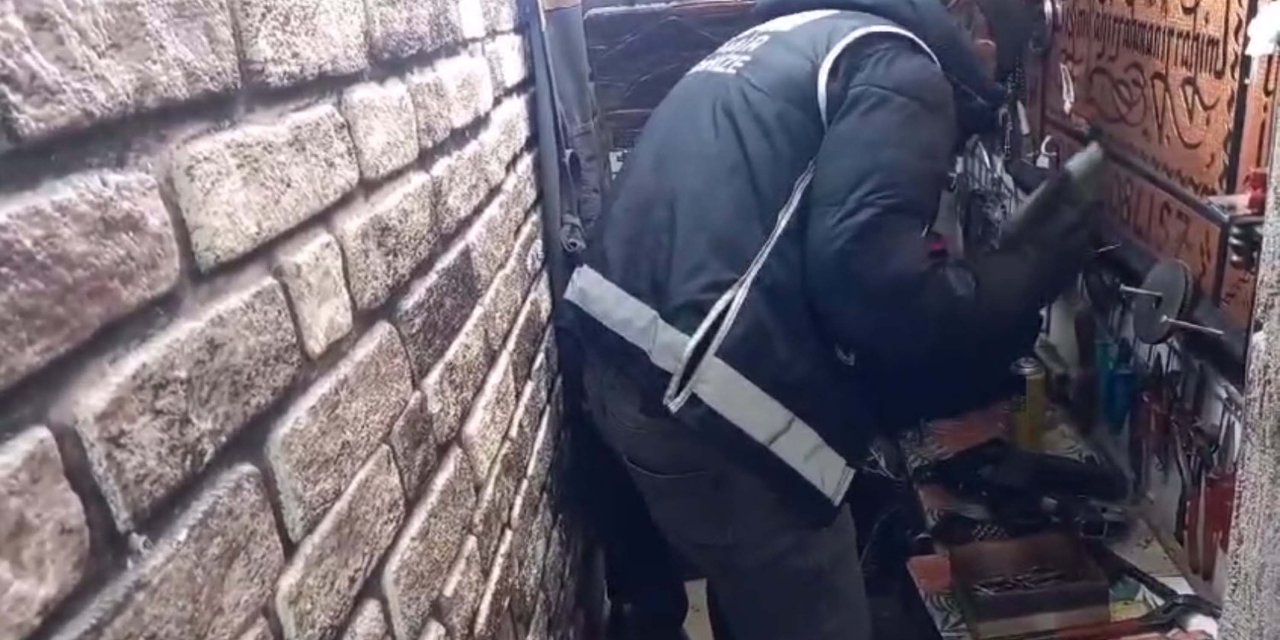 Evi Silah Atölyesine Çevirmiş