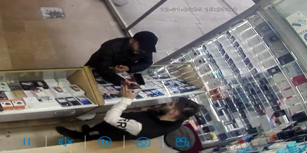 Avcılar'da Müşteri Gibi Geldi, 70 Bin Liralık Telefonu Çalıp Gitti
