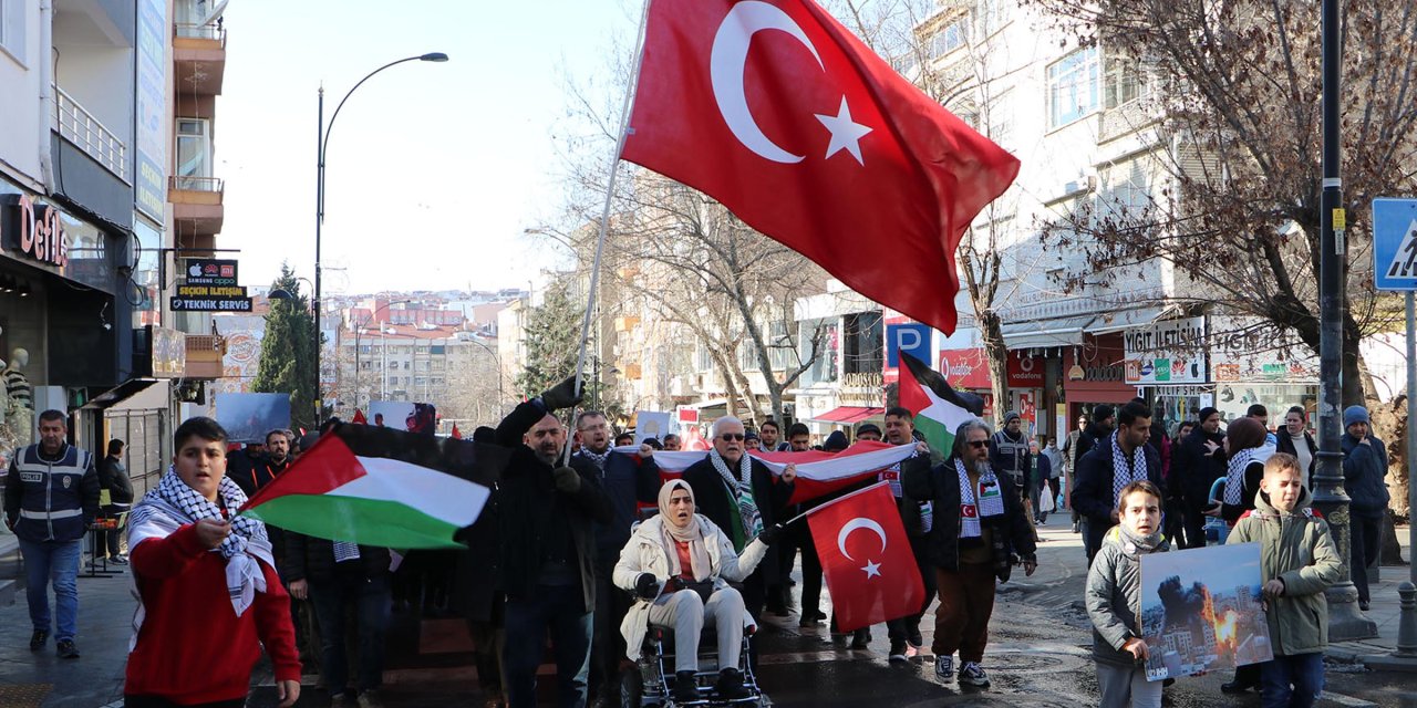 Tekirdağ'da Şehitler Ve Filistin İçin Yürüyüş Düzenlendi