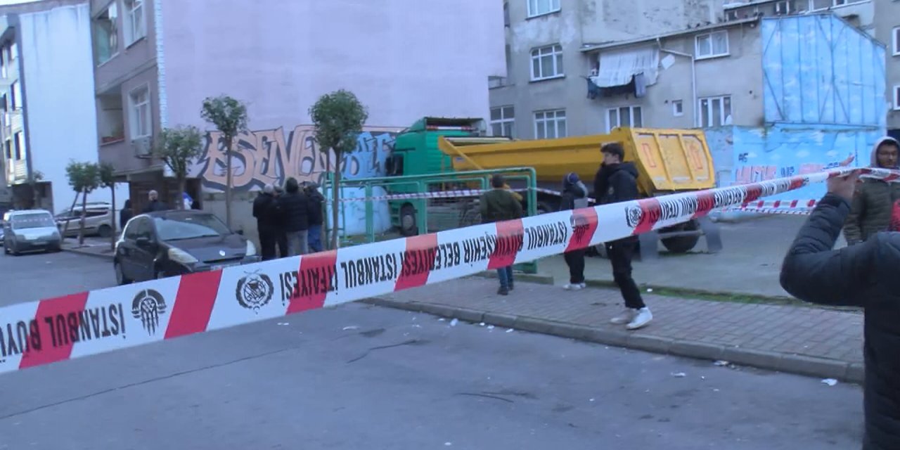 Esenler'de Hafriyat Kamyonunun Çarptığı Apartman Boşaltıldı