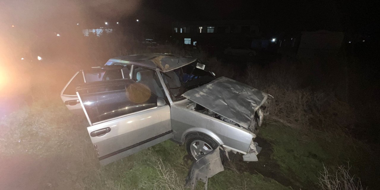 Karayolunda Otomobilin Çarptığı 2 Genç, Öldü