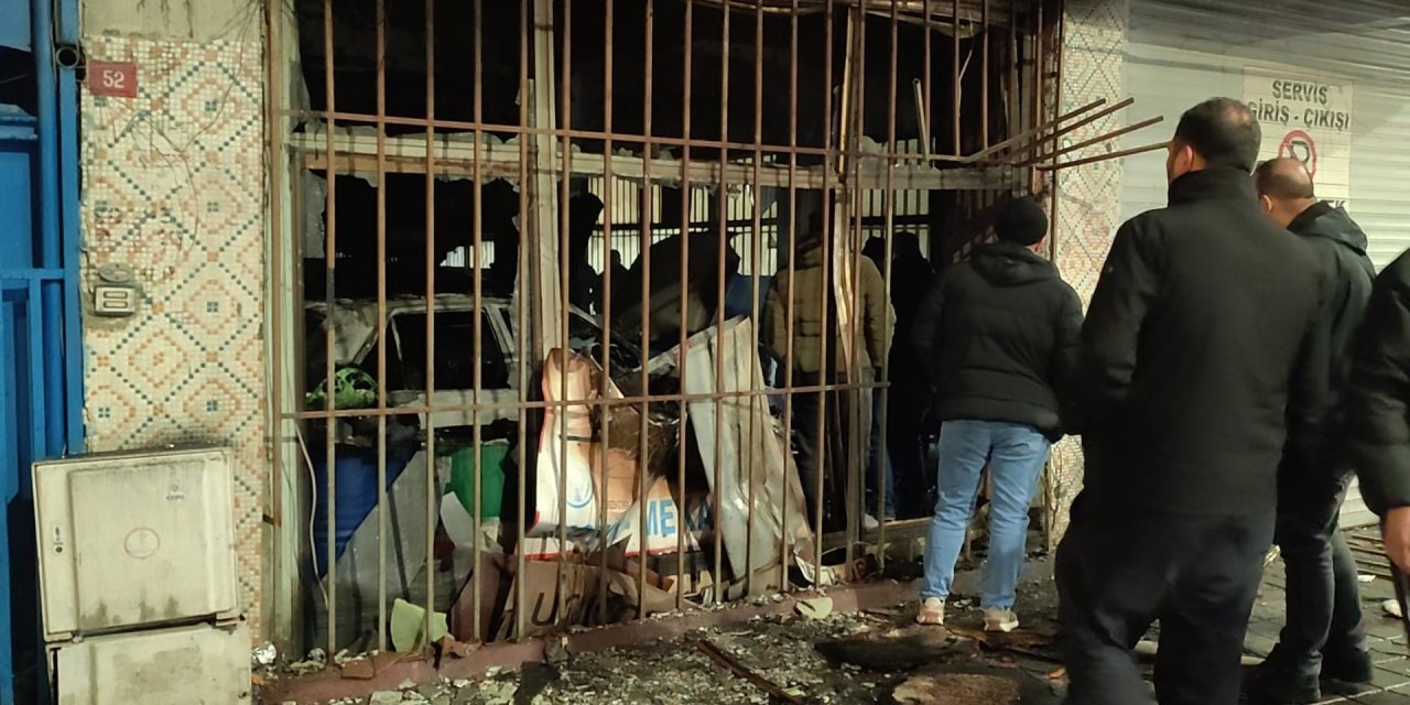 Sultangazi'de Oto Tamirhanesinde Yangın
