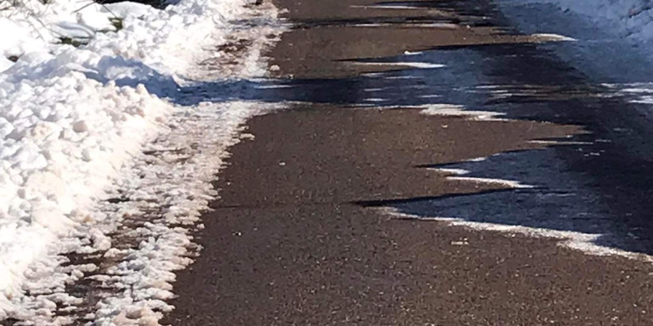 Yol Kenarında Ölü Bulundu; 'Soğuktan Dondu' Şüphesi