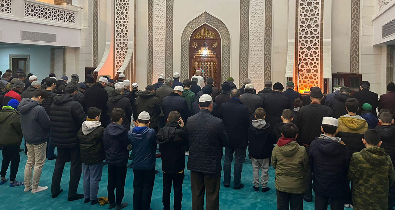 Rize’de Hafızlar Sabah Namazında Ziraat Camii’nde buluştu