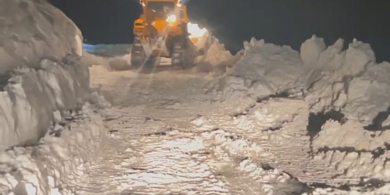 Van'da Kardan Kapanan 671 Yerleşim Yerinden 555'i Ulaşıma Açıldı