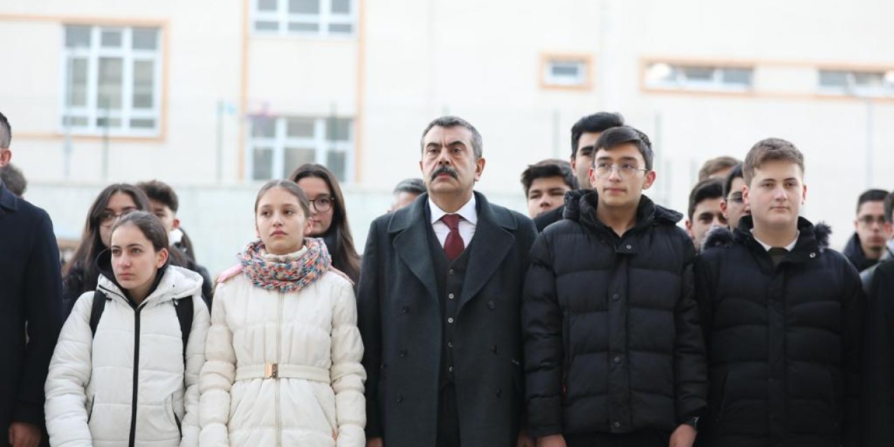 81 İlde Okullarda Şehitler İçin Saygı Duruşu