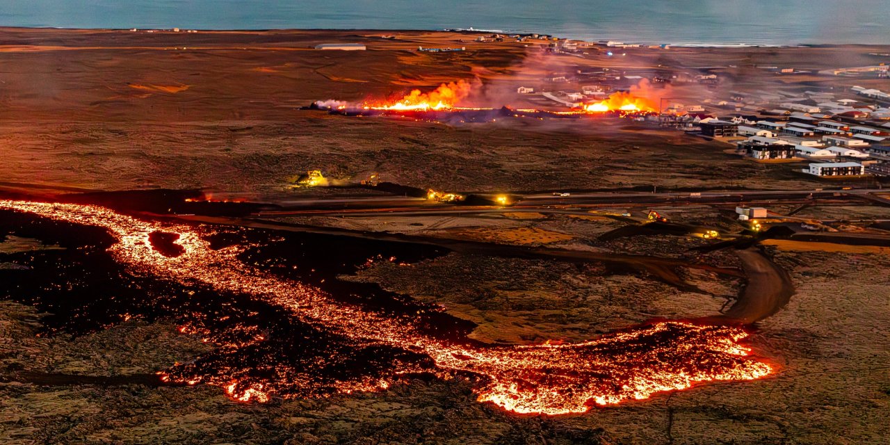 İzlanda’da Yanardağda Patlama: Lavlar Kentteki Evlere Ulaştı