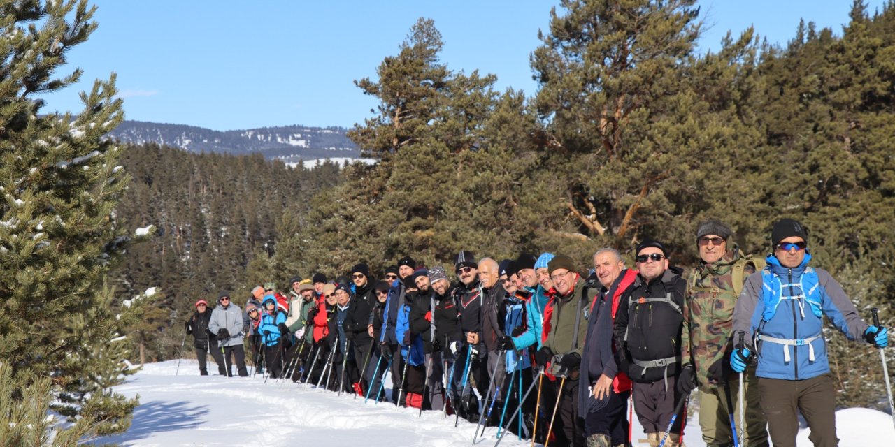 Doğaseverler, 2 Bin 634 Metre Yükseklikteki Bayraktepe'de Şehitleri Andı
