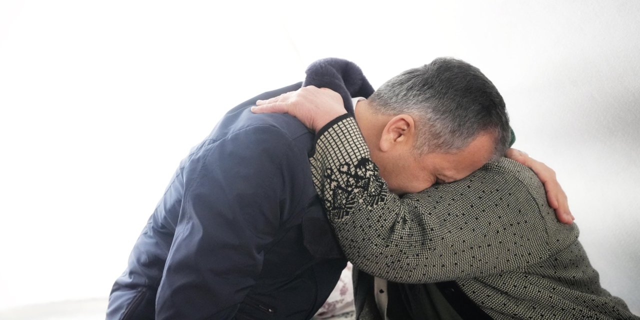 Bakan Yerlikaya'dan, Şehit Ailesine Taziye Ziyareti (2)