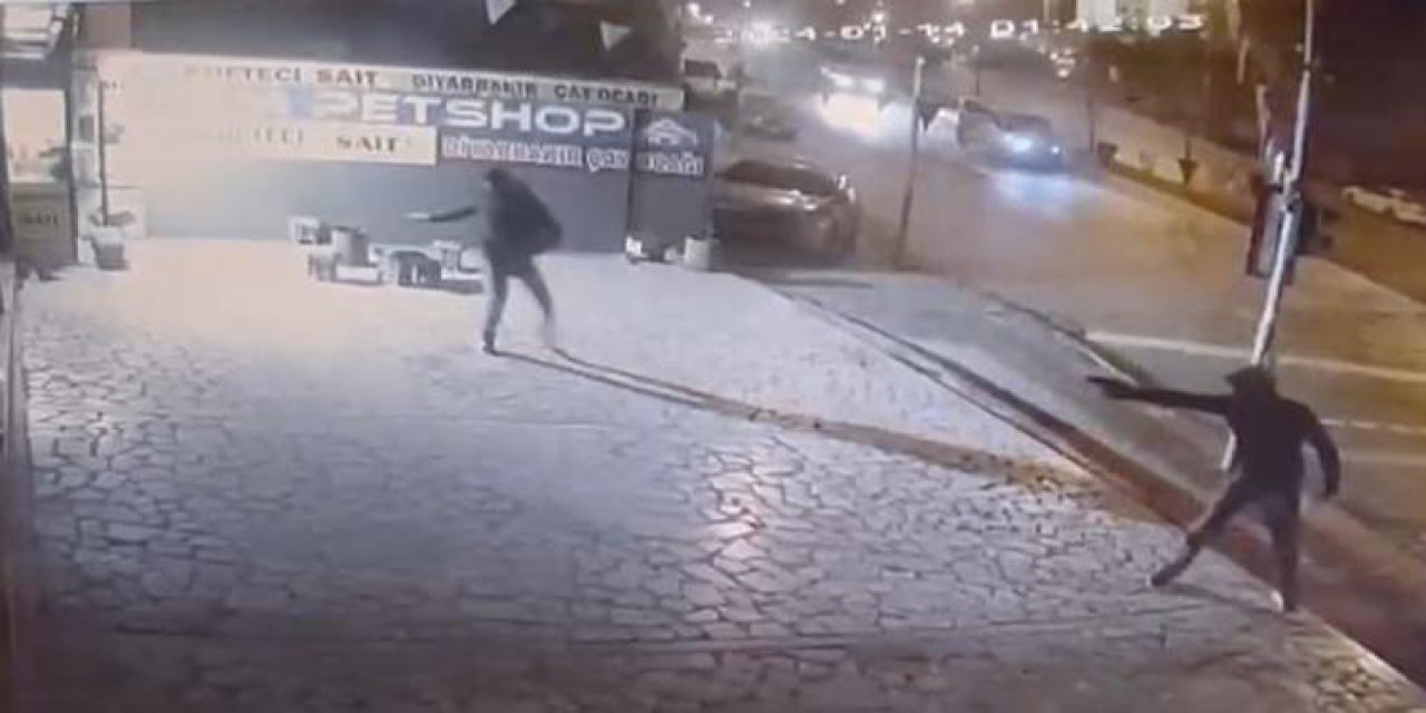 Gaziosmanpaşa'da İş Yerine Silahlı Saldırı Kamerada