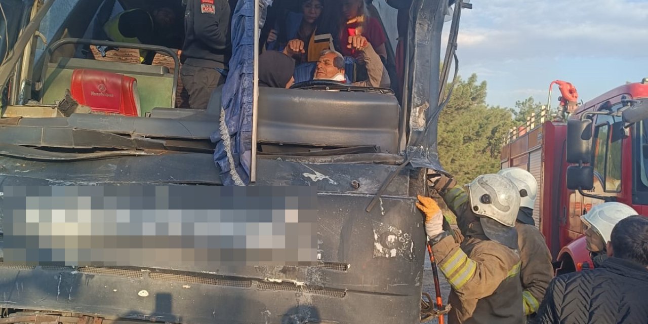 Hatay'da İşçi Servisi Otobüsler Çarpıştı: 1'i Ağır 18 Yaralı